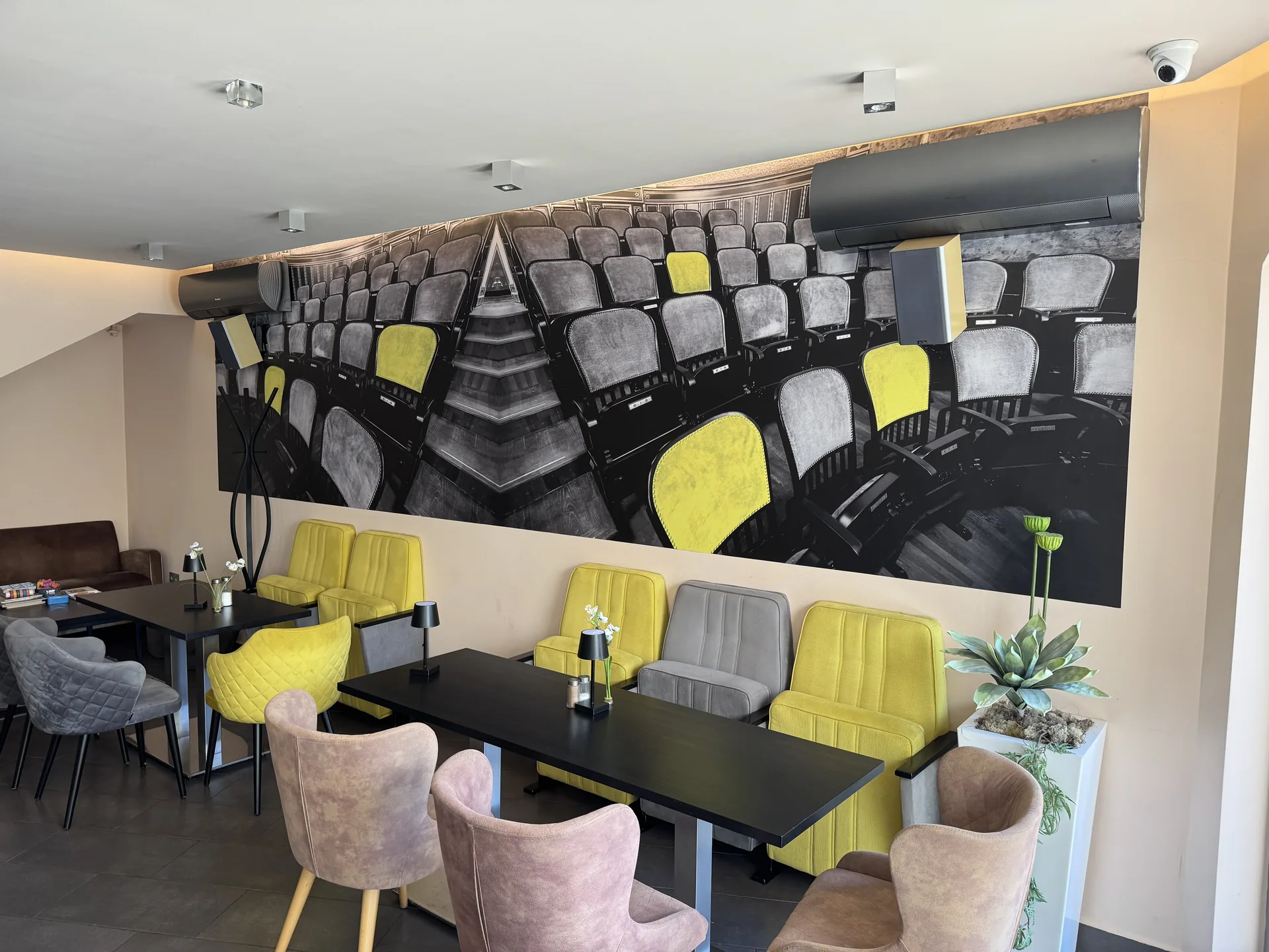 Klimatizált vendégtér – Premier Cafe & Restaurant, Szarvas